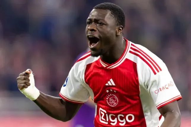 Waarom Heeft Ajax een Miljoenenbod Ontvangen op Brian Brobbey?
